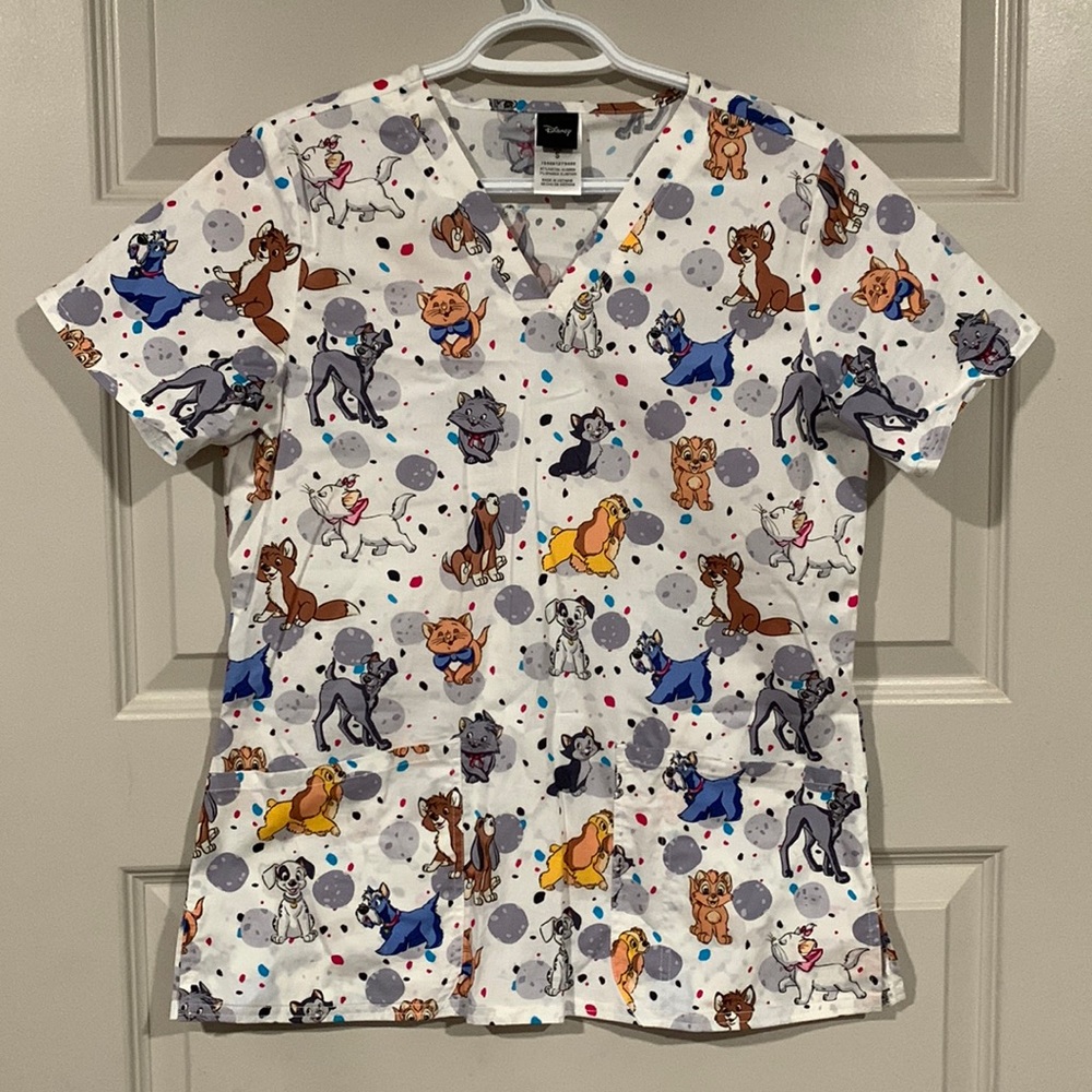 DISNEY Aristocats Scrub Top with front pockets